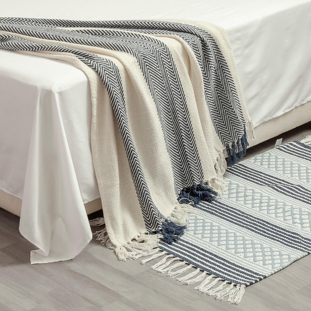 Pie De Cama Tejido Fondo Azul Con Blanco