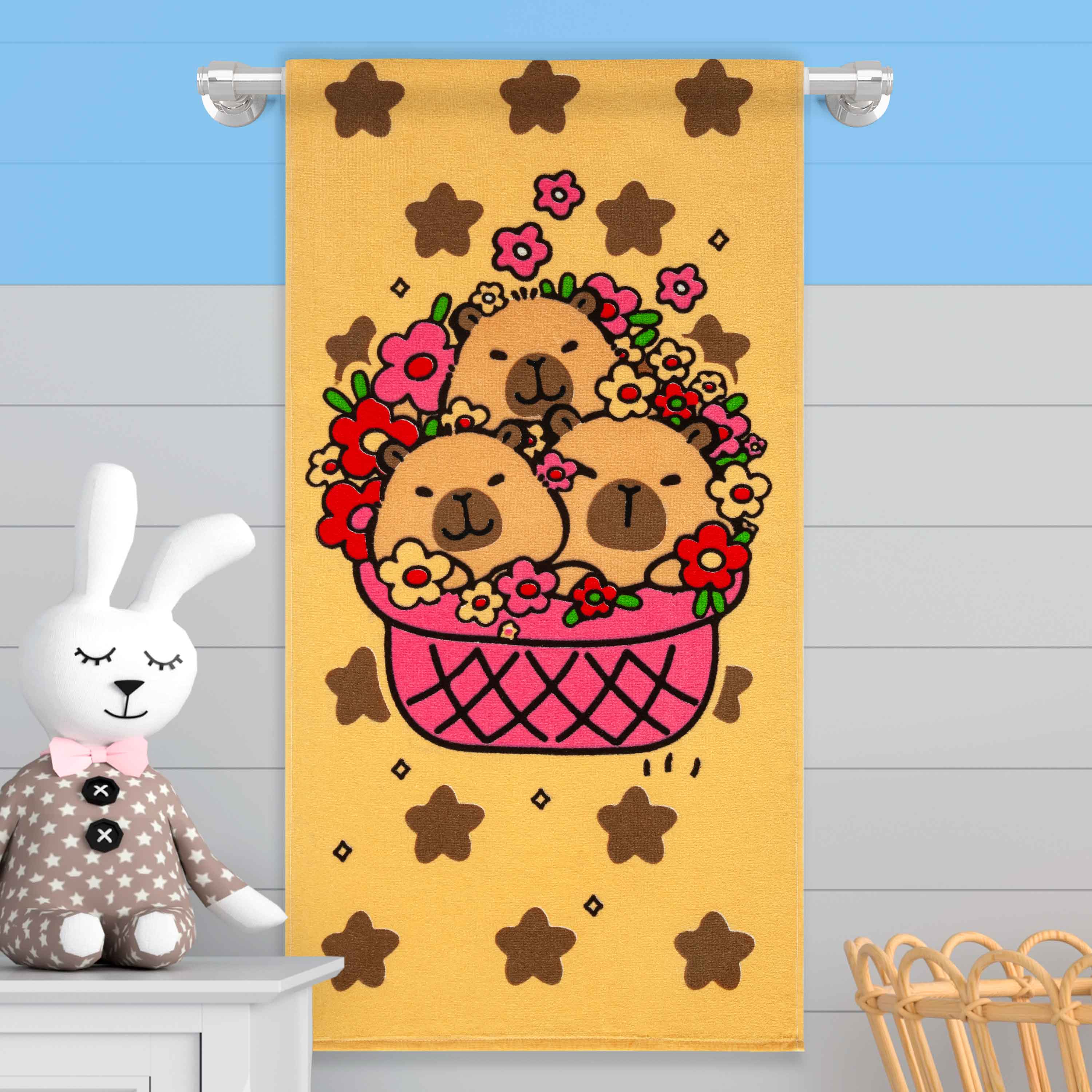 44Toalla Infantil 320 Gramos Familia Capibara en Flores