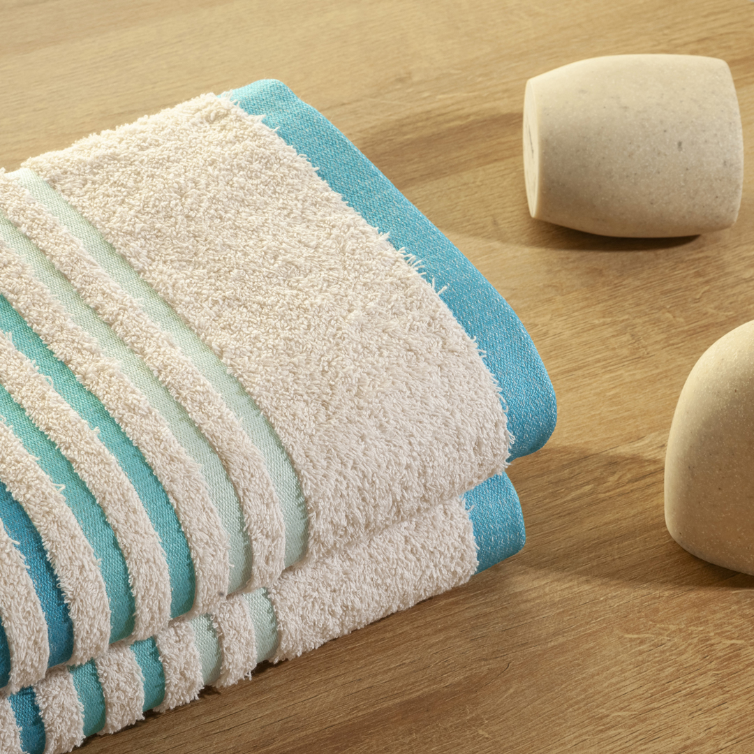 44Toalla Mediterráneo Beige Con Linea Azul 550 Gr